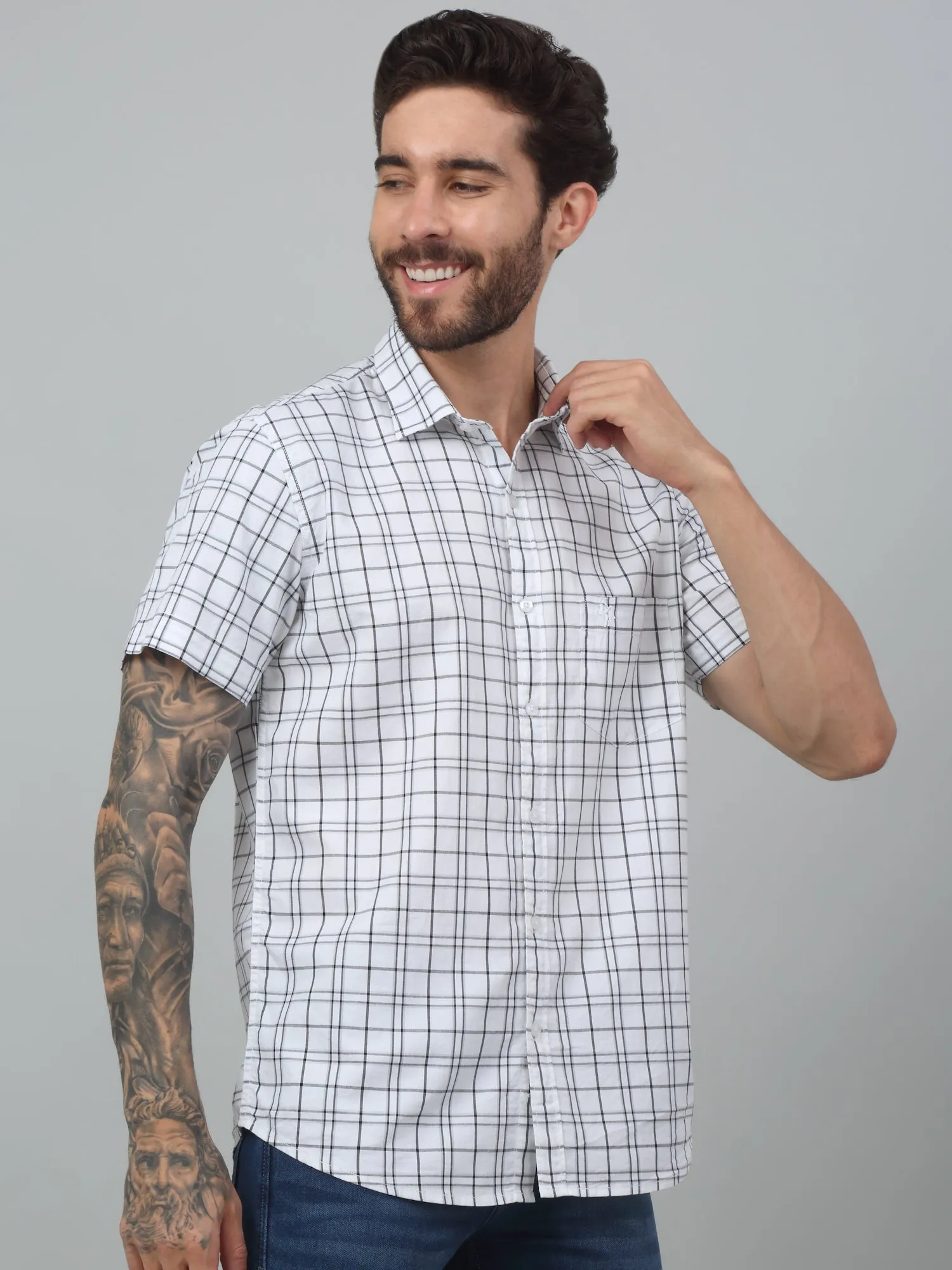 Men's White Casual Medium Checks Half sleeve Shirt