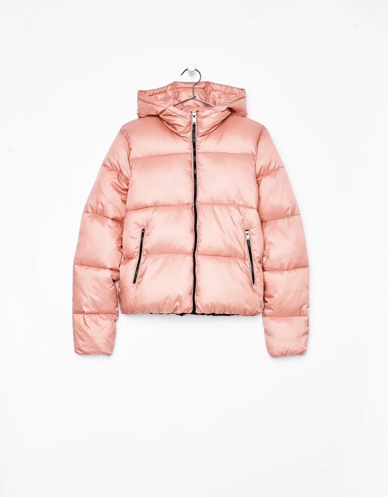 Puffer jacket with hood